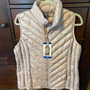 NWT!! ✨ 32 Degrees Puffer Vest with Pouch - Size Large.